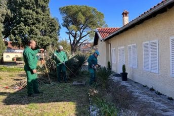 U toku uređenje dvorišta Kuslevove kuće (FOTO)