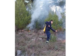 Ugašen požar na Gorici, sumnjaju da je bio podmetnut Ugašen požar na Gorici, sumnjaju da je bio podmetnut