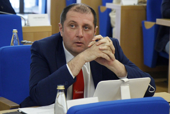 Čađenović za pola januara oštetio CEDIS za 1,2 miliona eura, do kraja godine šteta 21,4 miliona Čađenović za pola januara oštetio CEDIS za 1,2 miliona eura, do kraja godine šteta 21,4 miliona