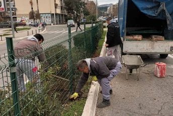 Podgorica: Ekipe Agencije za stanovanje sanirali zaštitne ograde duž ulica i bulevara Podgorica: Ekipe Agencije za stanovanje sanirali zaštitne ograde duž ulica i bulevara
