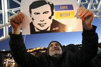 Sakašvili: Umirem, kosti mi se raspadaju i to me jako boli, ako smršam još četiri kilograma otkazaće mi organi Sakašvili: Umirem, kosti mi se raspadaju i to me jako boli, ako smršam još četiri kilograma otkazaće mi organi