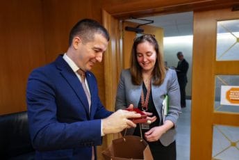 Bečić: Dosljednost našeg spoljnopolitičkog kursa potvrdili smo prilikom svih izjašnjavanja u crnogorskom parlamentu Bečić: Dosljednost našeg spoljnopolitičkog kursa potvrdili smo prilikom svih izjašnjavanja u crnogorskom parlamentu