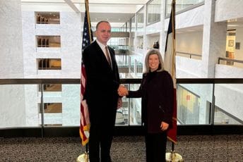 Đeljošaj: SAD su naš glavni saveznik, ponosni smo što su Albanci u CG nosioci prozapadnih i evroatlantskih vrijednosti Đeljošaj: SAD su naš glavni saveznik, ponosni smo što su Albanci u CG nosioci prozapadnih i evroatlantskih vrijednosti