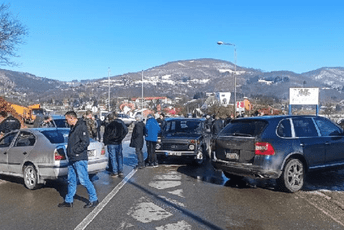 Na dva sata blokirali magistralu Mojkovac - Podgorica Na dva sata blokirali magistralu Mojkovac - Podgorica