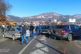 Blokada puta Mojkovac - Kolašin danas sat vremena Blokada puta Mojkovac - Kolašin danas sat vremena