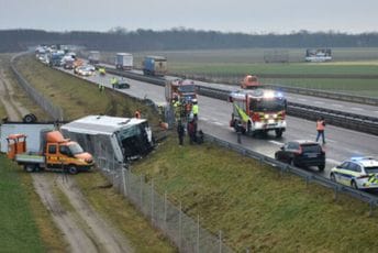Stravičan udes u Sloveniji: Autobus sletio sa autoputa, tri osobe poginule