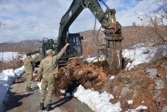 Inžinjerijska četa VCG angažovana na proširenju puta Čevo - Markovina Inžinjerijska četa VCG angažovana na proširenju puta Čevo - Markovina