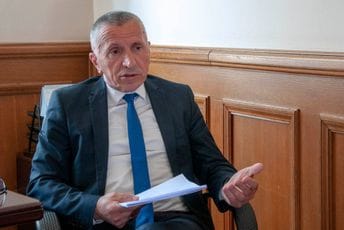 Kamberi Vučiću: Devedesetih ste hapsili tog mladića, a sada je on premijer sa kojim morate da razgovarate Kamberi Vučiću: Devedesetih ste hapsili tog mladića, a sada je on premijer sa kojim morate da razgovarate