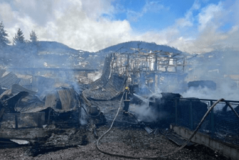 Požar u Užicu lokalizovan, gorijelo 1.000 kvadrata pogona za tapaciranje namještaja Požar u Užicu lokalizovan, gorijelo 1.000 kvadrata pogona za tapaciranje namještaja