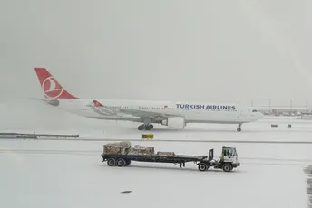 Više od 200 letova otkazano u Istanbulu zbog očekivane sniježne oluje