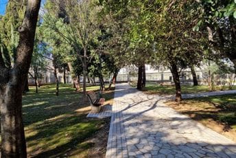 Podgorica: Žena izudarana u parku pred djetetom, osumnjičen suprug Podgorica: Žena izudarana u parku pred djetetom, osumnjičen suprug