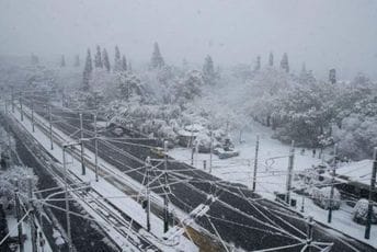 Atina pod snijegom: Poremećen saobraćaj i zatvorene škole Atina pod snijegom: Poremećen saobraćaj i zatvorene škole