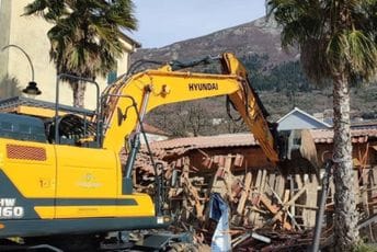 Srušena terasa restorana "Risan", Mrvaljević: Za ovo će neko odgovarati Srušena terasa restorana "Risan", Mrvaljević: Za ovo će neko odgovarati