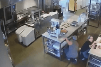 Objavljen snimak iz turskog hotela koji prikazuje trenutak udara zemljotresa Objavljen snimak iz turskog hotela koji prikazuje trenutak udara zemljotresa