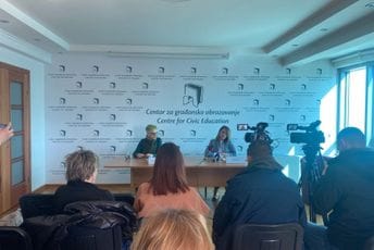 Žene i dalje izostaju iz političke sfere: Kako do novog pristupa problemima politike svakodnevice Žene i dalje izostaju iz političke sfere: Kako do novog pristupa problemima politike svakodnevice