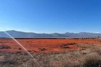 Jaki vjetrovi podižu prašinu: Orošavaće dio basena crvenog mulja Jaki vjetrovi podižu prašinu: Orošavaće dio basena crvenog mulja