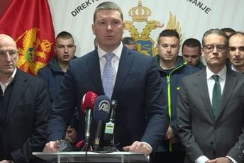 Adžić spasiocima: Niko ne sumnja u vašu hrabrost, molim vas mislite na svoju bezbjednost Adžić spasiocima: Niko ne sumnja u vašu hrabrost, molim vas mislite na svoju bezbjednost