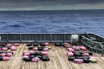 Na Novom Zelandu zaplijenjene 3,2 tone kokaina, policija ga pronašla u okeanu Na Novom Zelandu zaplijenjene 3,2 tone kokaina, policija ga pronašla u okeanu