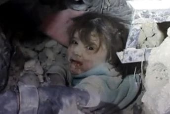 (VIDEO) Djevojčica izvučena iz ruševina u Siriji: "Ne boj se, tata je ovdje" (VIDEO) Djevojčica izvučena iz ruševina u Siriji: "Ne boj se, tata je ovdje"