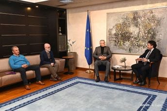 Abazović razgovarao sa mještanima Grblja koji protestuju zbog izgradnje bulevara Abazović razgovarao sa mještanima Grblja koji protestuju zbog izgradnje bulevara
