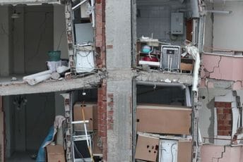 Sirijski hirurg: Preživio sam masakre, ali je ovaj zemljotres gori od 11 godina rata Sirijski hirurg: Preživio sam masakre, ali je ovaj zemljotres gori od 11 godina rata