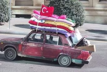 Simbol solidarnosti: Živi u trošnoj kući, a stari auto napunio stvarima za unesrećene iz Turske Simbol solidarnosti: Živi u trošnoj kući, a stari auto napunio stvarima za unesrećene iz Turske