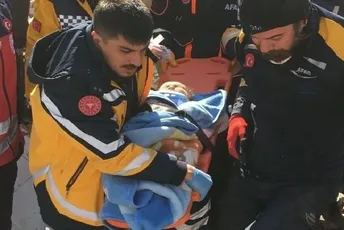 Nakon 82 sata: Šestomjesečna beba izvučena iz ruševina Nakon 82 sata: Šestomjesečna beba izvučena iz ruševina