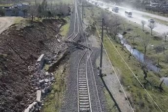(FOTO) Zemljotres iskrivio željezničke šine u Kahramanmarašu (FOTO) Zemljotres iskrivio željezničke šine u Kahramanmarašu