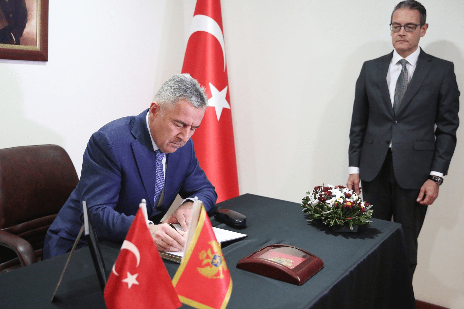 Fotografija 1: Đukanović se upisao u Knjigu žalosti: Crna Gora iskreno i prijateljski uz Tursku