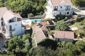 Fondacija koju je osnovao Navaljni zatražila da Crna Gora oduzme vilu ruskog poslanika Fondacija koju je osnovao Navaljni zatražila da Crna Gora oduzme vilu ruskog poslanika