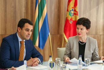 Formiran Opštinski tim za imunizaciju u Baru: Vakcinacija kao jedino sredstvo zaštite djece Formiran Opštinski tim za imunizaciju u Baru: Vakcinacija kao jedino sredstvo zaštite djece