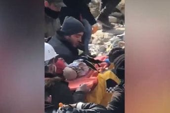 Dvomjesečna beba i petočlana porodica spašeni nakon 128 sati pod ruševinama (VIDEO) Dvomjesečna beba i petočlana porodica spašeni nakon 128 sati pod ruševinama (VIDEO)