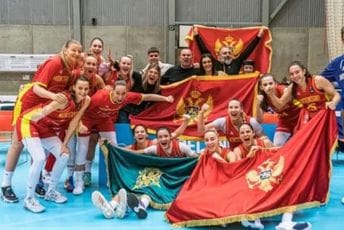 Vukčević košarkašicama zabranio da pobjedu slave sa podignuta dva prsta