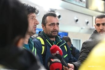 Radović: Ovi momci su heroji; Vulević: Mnogo teže je uživo gledati kako taj narod pati Radović: Ovi momci su heroji; Vulević: Mnogo teže je uživo gledati kako taj narod pati