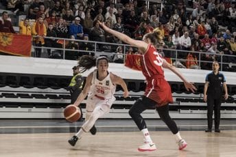 Poraz bez posljedica: U sjajnom ambijentu šansu dobile mlađe igračice, Crna Gora nije mogla do pobjede Poraz bez posljedica: U sjajnom ambijentu šansu dobile mlađe igračice, Crna Gora nije mogla do pobjede