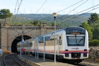 „Moraju letjeti glave“: Platili vozove 258 miliona eura pa ustanovili da su preveliki za tunele „Moraju letjeti glave“: Platili vozove 258 miliona eura pa ustanovili da su preveliki za tunele