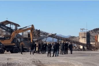 (VIDEO) Abazović: Kreće rušenje nelegalnih objekata u koritu rijeke Morače (VIDEO) Abazović: Kreće rušenje nelegalnih objekata u koritu rijeke Morače