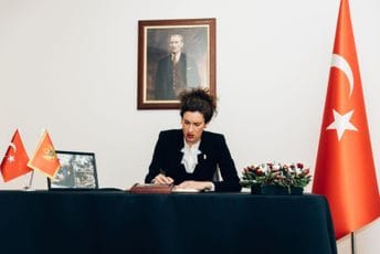 Upisala se u Knjigu žalosti; Vlaović: Dijelimo tugu turskih i sirijskih građana Upisala se u Knjigu žalosti; Vlaović: Dijelimo tugu turskih i sirijskih građana