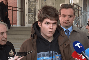 Rus napadnut u Beogradu dok je pokušavao da prekreči natpis "smrt Ukrajini" Rus napadnut u Beogradu dok je pokušavao da prekreči natpis "smrt Ukrajini"