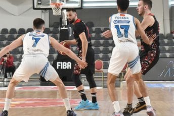 Dečić ispustio pobjedu: Podgorica do polufinala stigla u posljednjoj sekundi Dečić ispustio pobjedu: Podgorica do polufinala stigla u posljednjoj sekundi