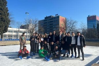 Podgorica: Organizovano druženje na ledu za pripadnike RE zajednice Podgorica: Organizovano druženje na ledu za pripadnike RE zajednice
