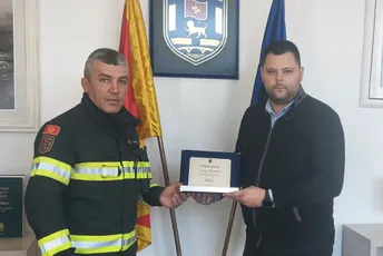 Kovačević uručio priznanje Žižiću: U dobru je lako dobar biti, na muci se poznaju junaci Kovačević uručio priznanje Žižiću: U dobru je lako dobar biti, na muci se poznaju junaci