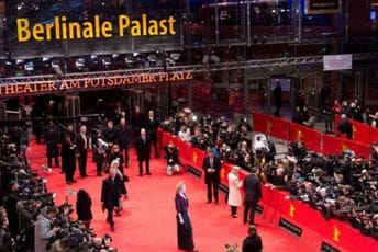 Počinje Berlinale: U znaku podrške Ukrajini i iranskim disidentima, nagrađivaće se i serije Počinje Berlinale: U znaku podrške Ukrajini i iranskim disidentima, nagrađivaće se i serije