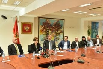 Uručeni sertifikati mobilnim operatorima; Mandić: 5G mreža će za Crnu Goru imati značaj kao još jedan auto-put Uručeni sertifikati mobilnim operatorima; Mandić: 5G mreža će za Crnu Goru imati značaj kao još jedan auto-put