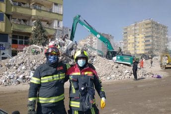 Tadić: Spasilačke akcije zaustavljene, na ulicama policija i vojska Tadić: Spasilačke akcije zaustavljene, na ulicama policija i vojska