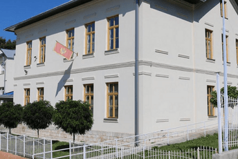 Profesor istorije predavao i predmete šišanja Srednja stručna škola u Pljevljima