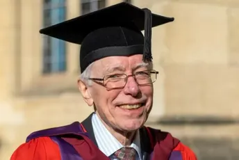 Britanac doktorirao 52 godine pošto je započeo doktorat Britanac doktorirao 52 godine pošto je započeo doktorat