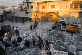 Stiže pomoć u Damask, problemi i dalje u regionu pod kontrolom pobunjenika Stiže pomoć u Damask, problemi i dalje u regionu pod kontrolom pobunjenika