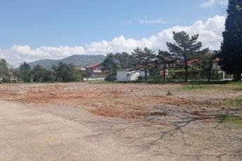 Sjutra javni čas: Ovdje je trebalo da bude gradilište škole, a zapravo se ništa ne dešava Sjutra javni čas: Ovdje je trebalo da bude gradilište škole, a zapravo se ništa ne dešava