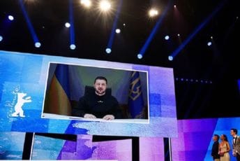 Glamur se vratio na Berlinale: Zelenski pozvao zvijezde da zauzmu stranu u borbi između slobode i tiranije Glamur se vratio na Berlinale: Zelenski pozvao zvijezde da zauzmu stranu u borbi između slobode i tiranije